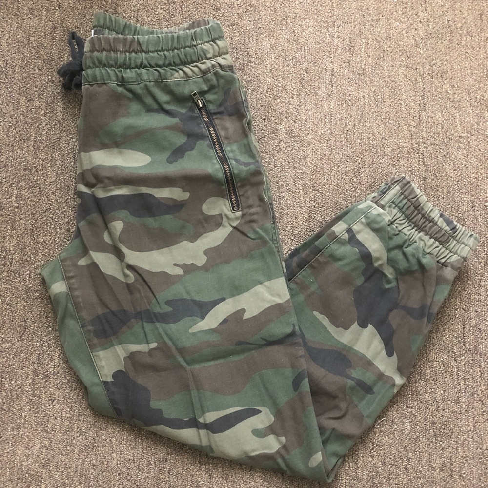 Camo Artizia Cargo Pants with Drawstring - Medium